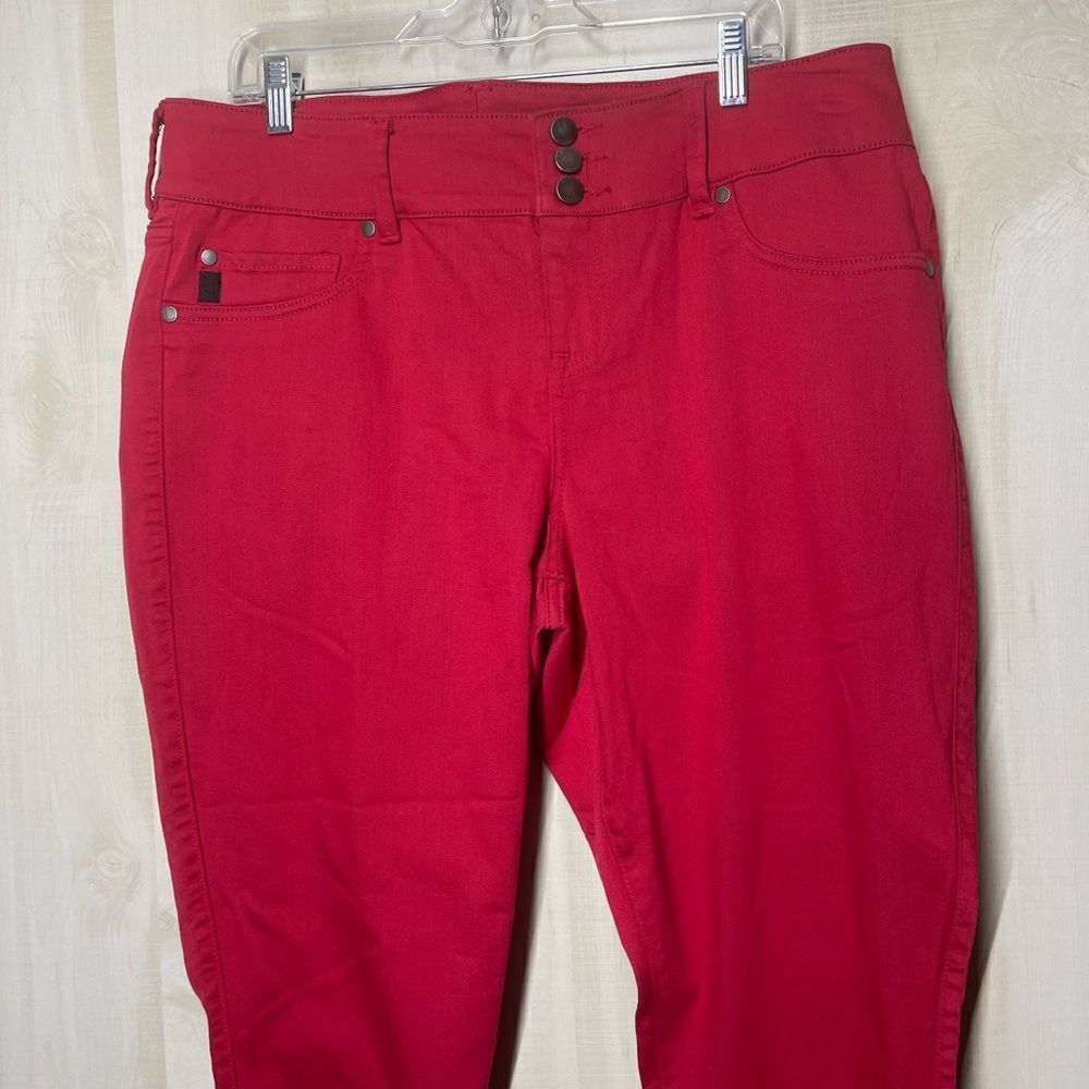 ‎NWOT Torrid red skinny jeans, size 18R